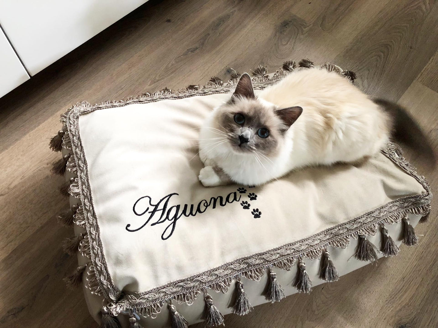 Vardo ant guoliuko siuvinėjimas