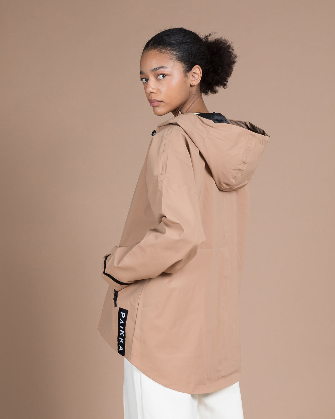 PAIKKA Human Raincoat Lite Taupe W