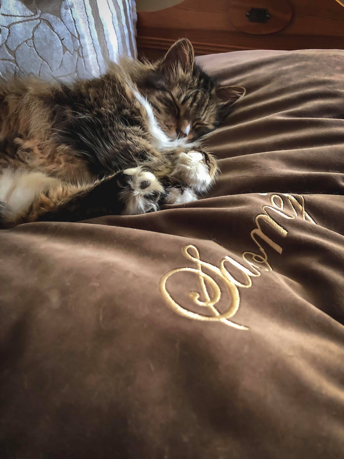 Vardo ant guoliuko siuvinėjimas