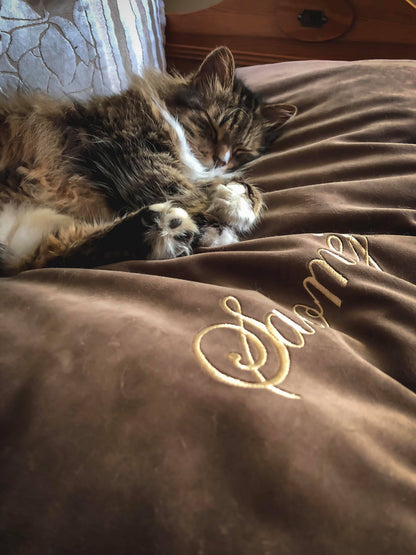 Vardo ant guoliuko siuvinėjimas